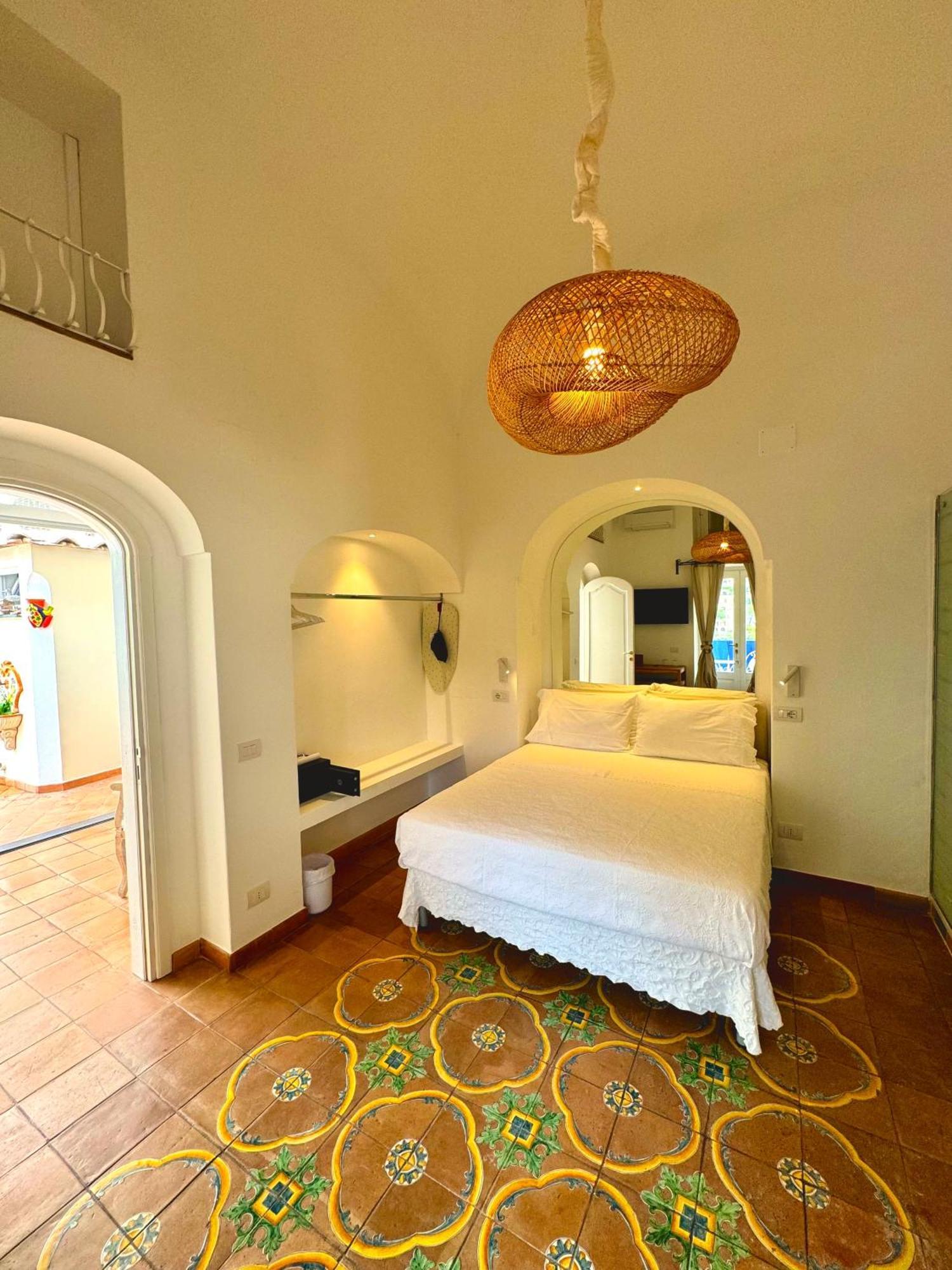 Villa Mary Suites Позітано Екстер'єр фото